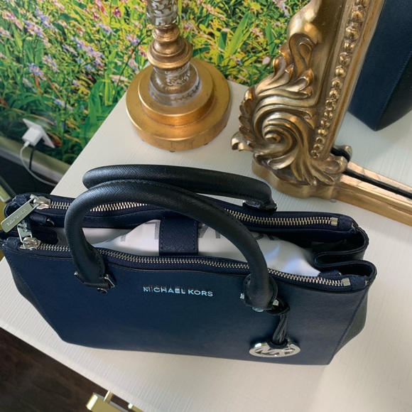 Michael Kors beautiful handbag brand new